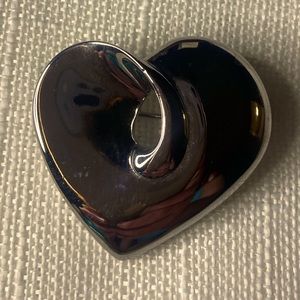 Liz Claiborne Gold Tone Heart Brooch - LC Gold Tone Heart Pin